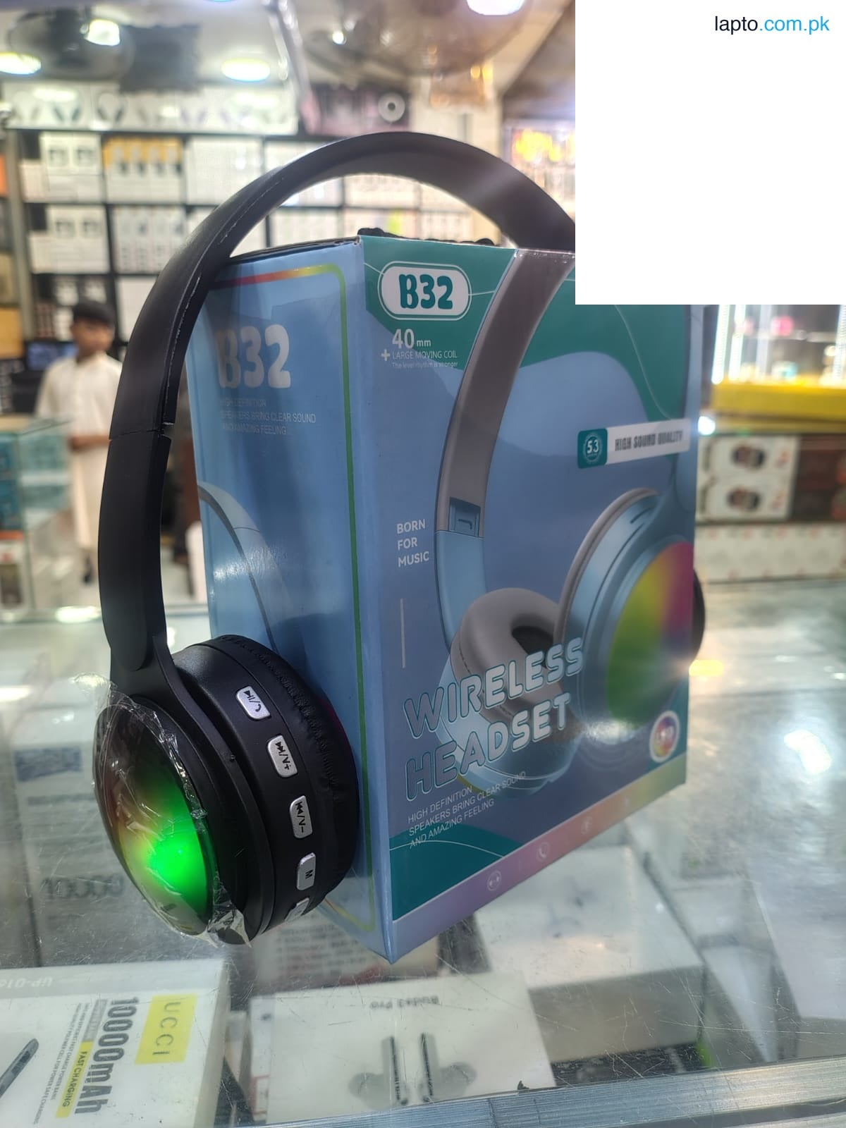 B32 RGB LIGHTNING LED WIRELESS HEADPHONES, BEST SOUND QUALITY , BEST BATTERY TIME , VOLUME CONTROL ,PAUSE , PLAY OPTIONS